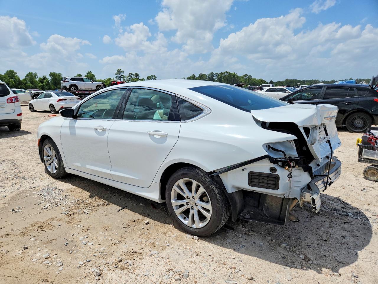 2016 Chrysler 200 Limited - Фото 2