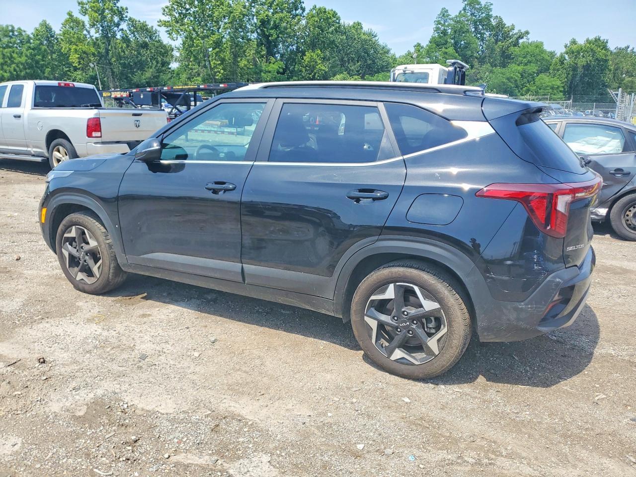 2025 Kia Seltos Ex - Image 2