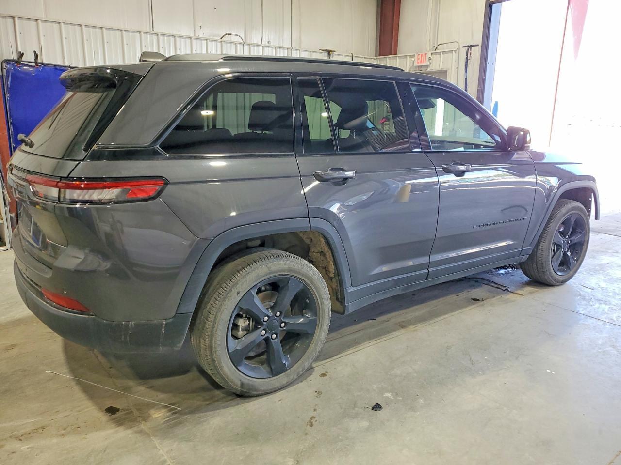 2024 Jeep Grand Cherokee Laredo - Image 3