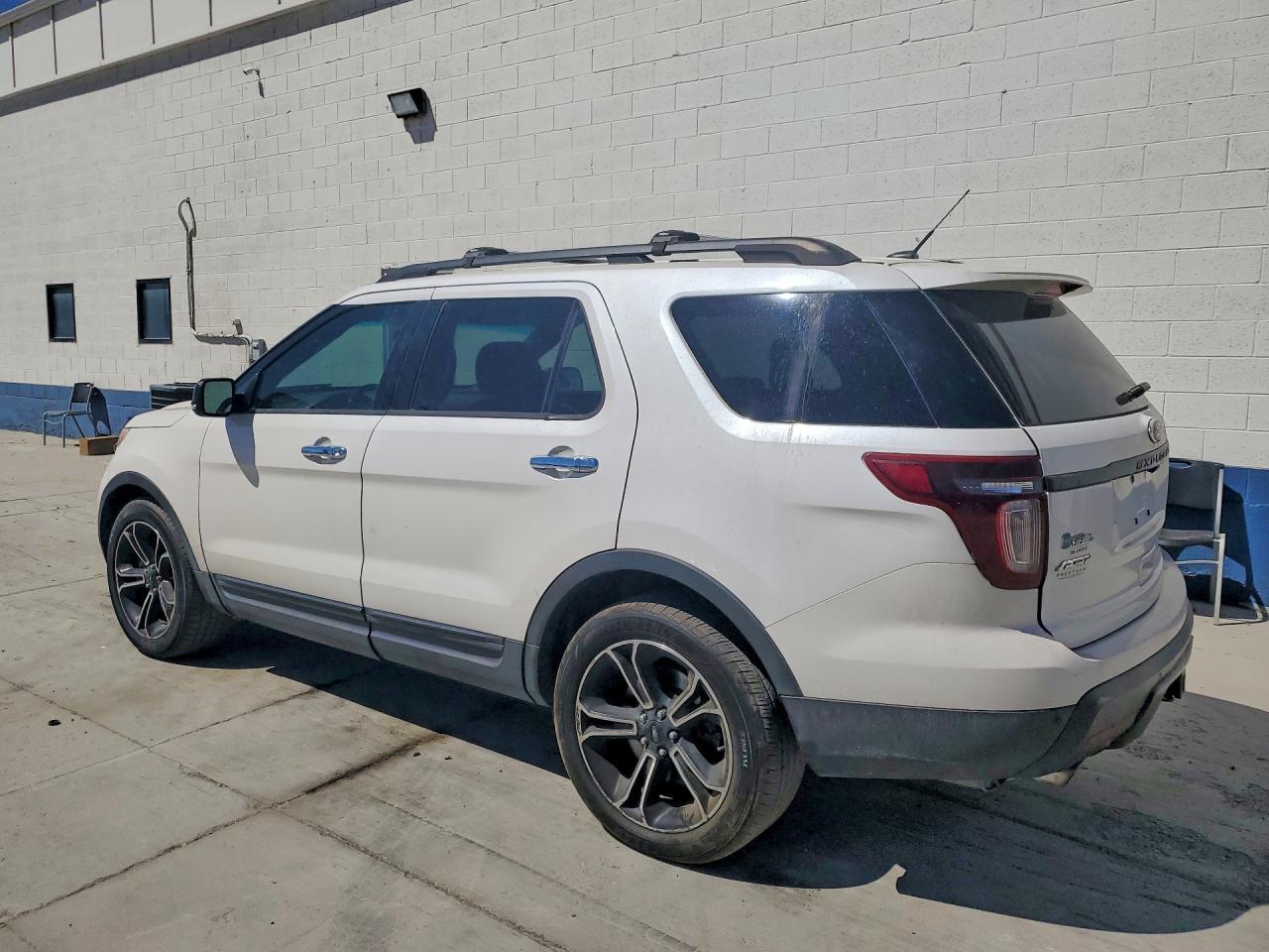 2014 Ford Explorer Sport - Image 2