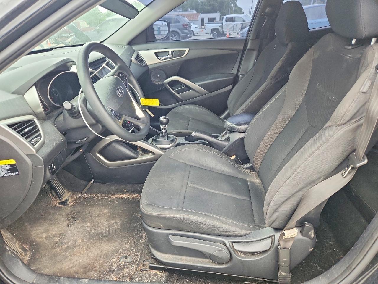 2016 Hyundai Veloster Base - Фото 7