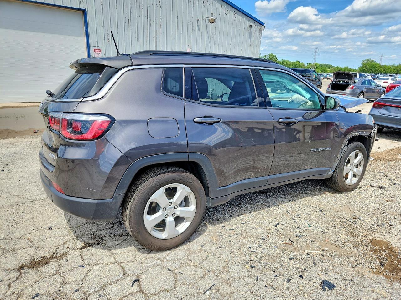 2019 Jeep Compass Latitude - Image 3