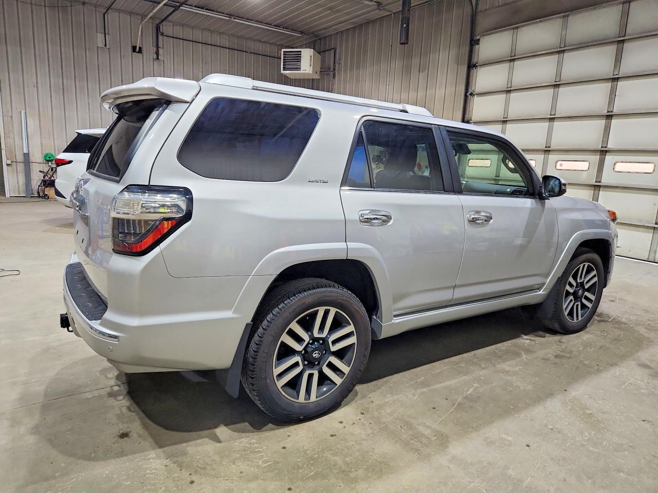 2024 Toyota 4Runner Limited - Фото 3