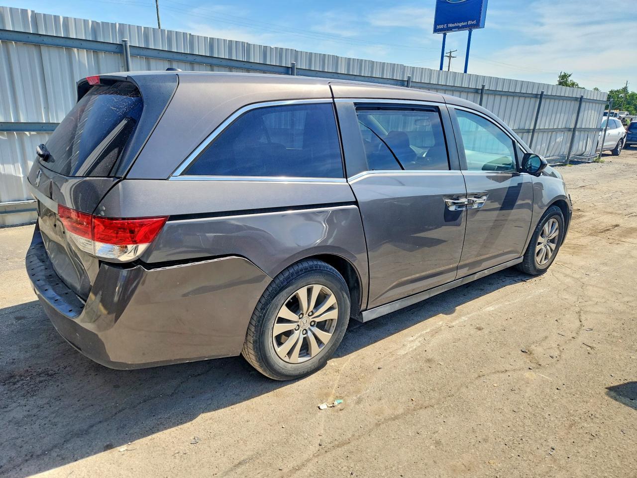 2016 Honda Odyssey Se - Image 3