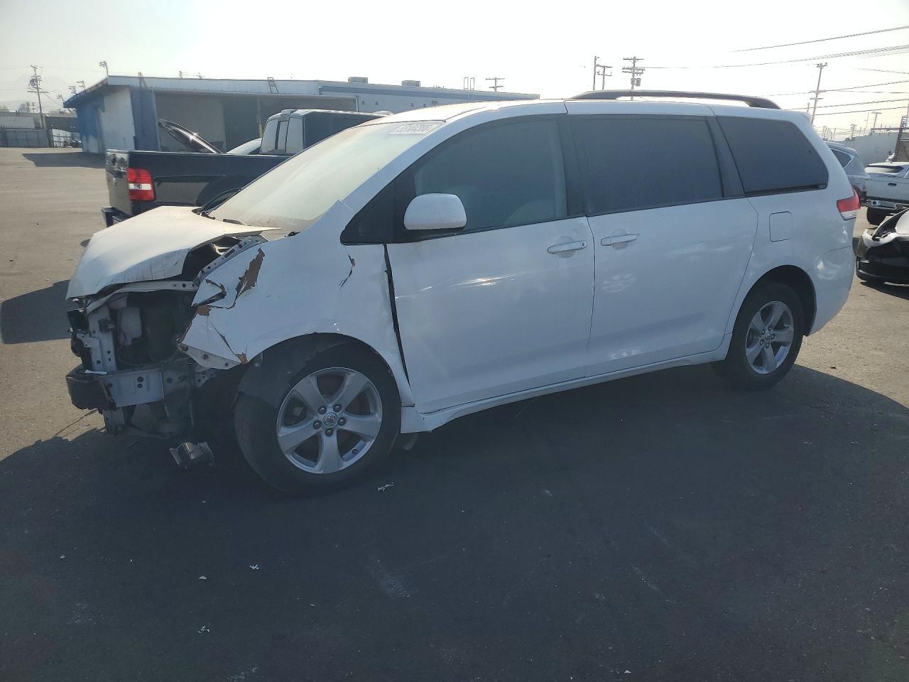 2013 Toyota Sienna Le 8-Passenger
