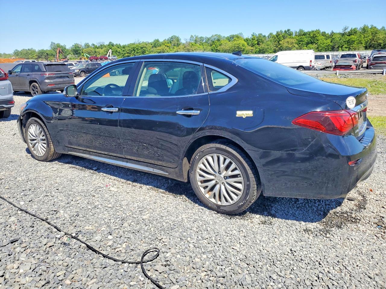 2015 Infiniti Q70L 3.7 - Фото 2