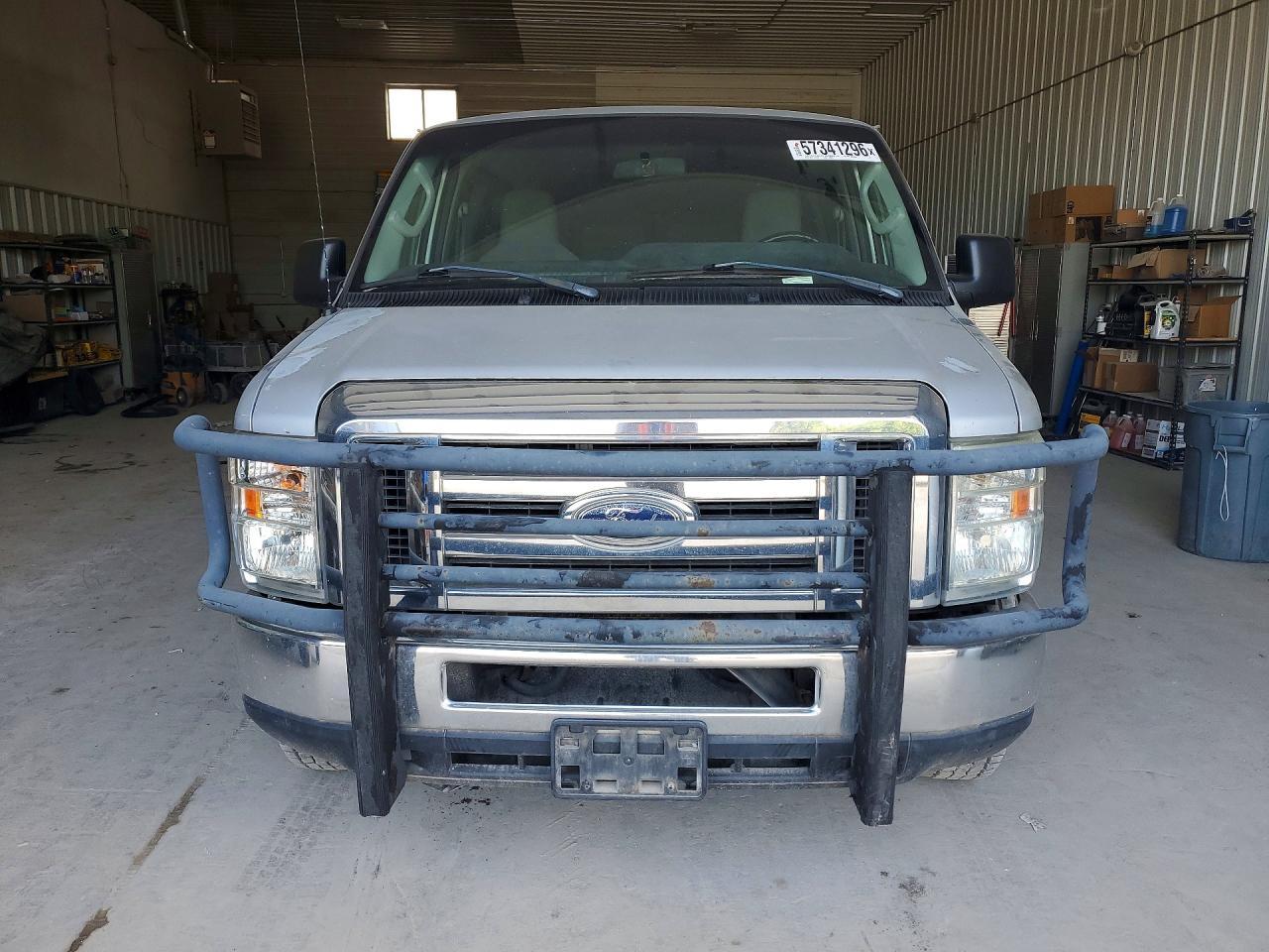 2011 Ford E-350 - Фото 5