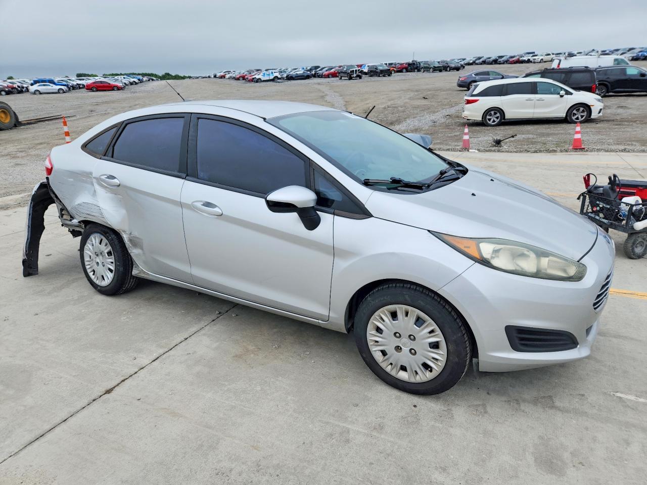 2016 Ford Fiesta S - Image 4