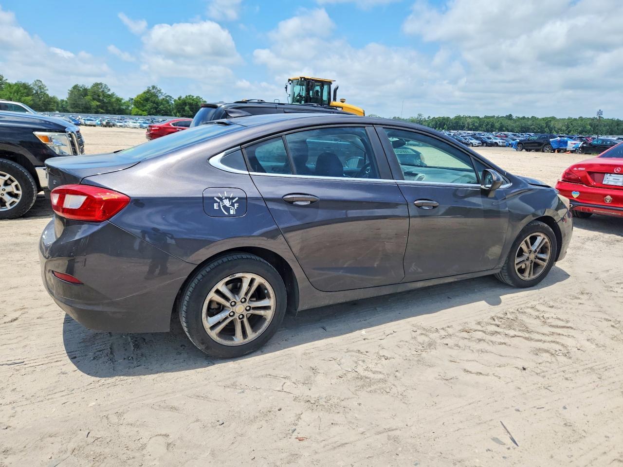 2017 Chevrolet Cruze Lt - Image 3