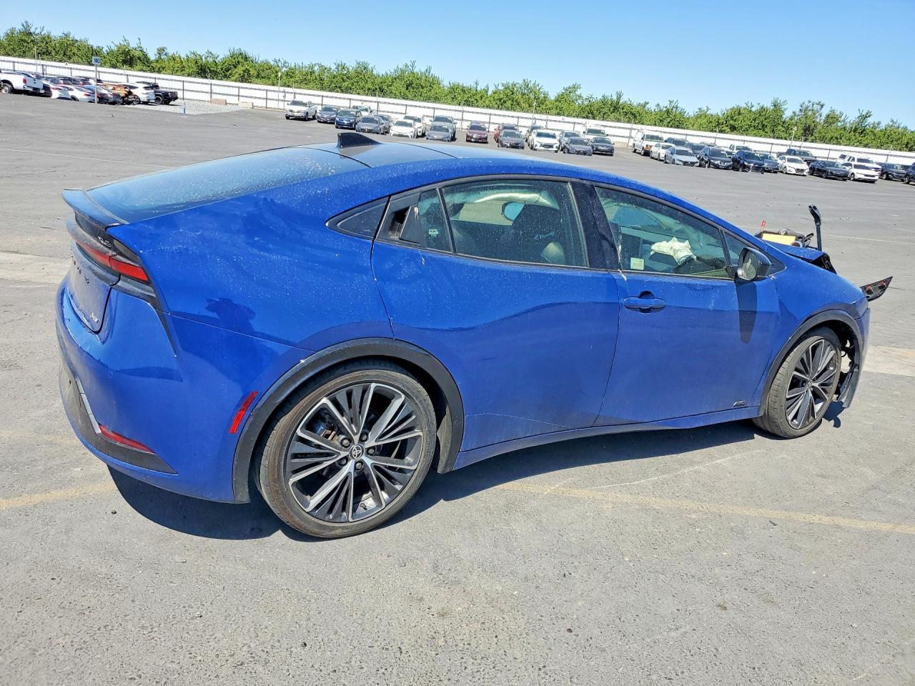 2024 Toyota Prius Xle - Image 3