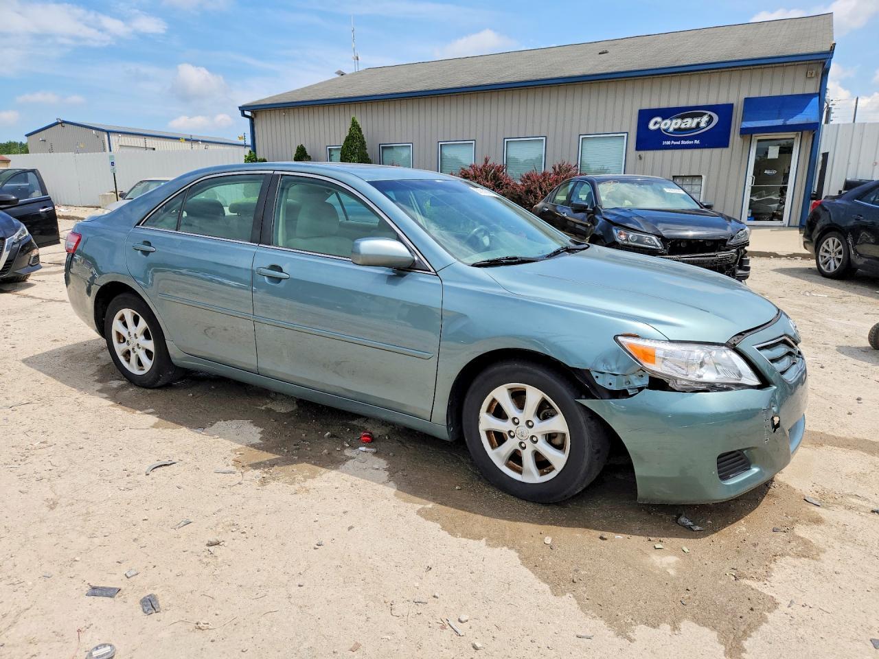 2010 Toyota Camry Le - Image 4