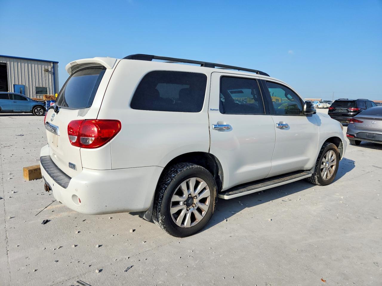 2010 Toyota Sequoia Platinum - Фото 3