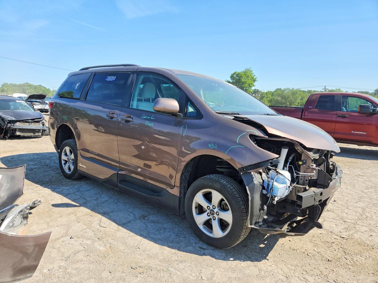 2018 Toyota Sienna Le - Фото 4
