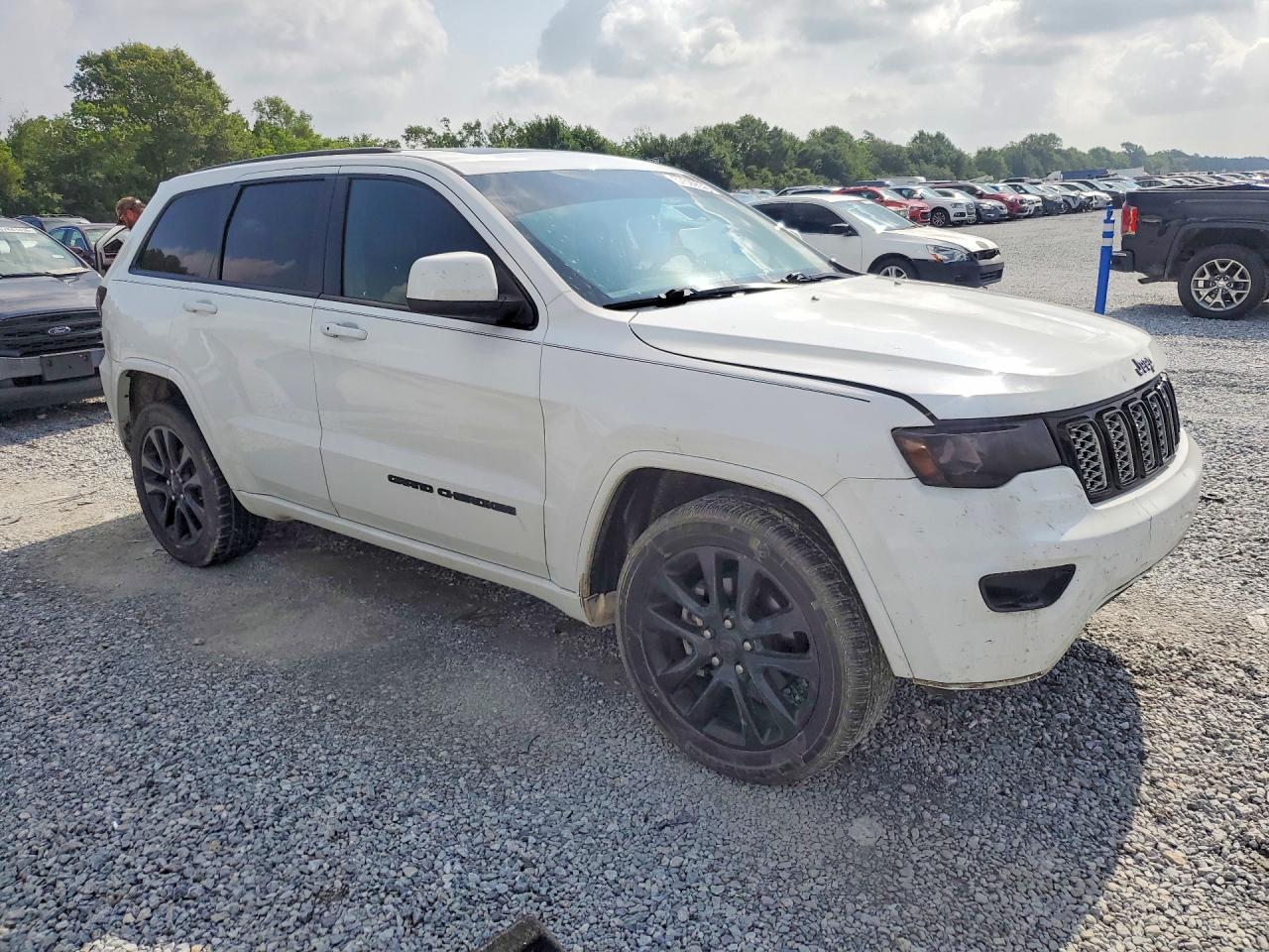 2018 Jeep Grand Cherokee Lared - Image 4