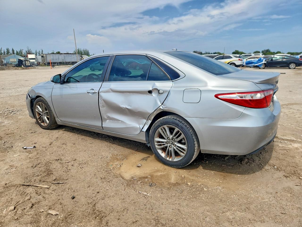 2016 Toyota Camry Se - Image 2