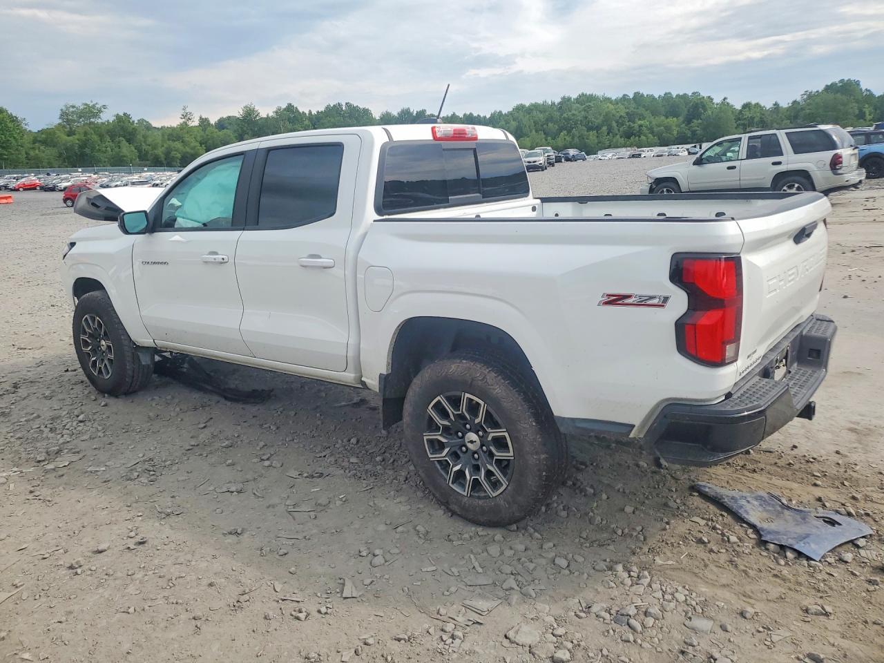 2024 Chevrolet Colorado Z71 - Image 2