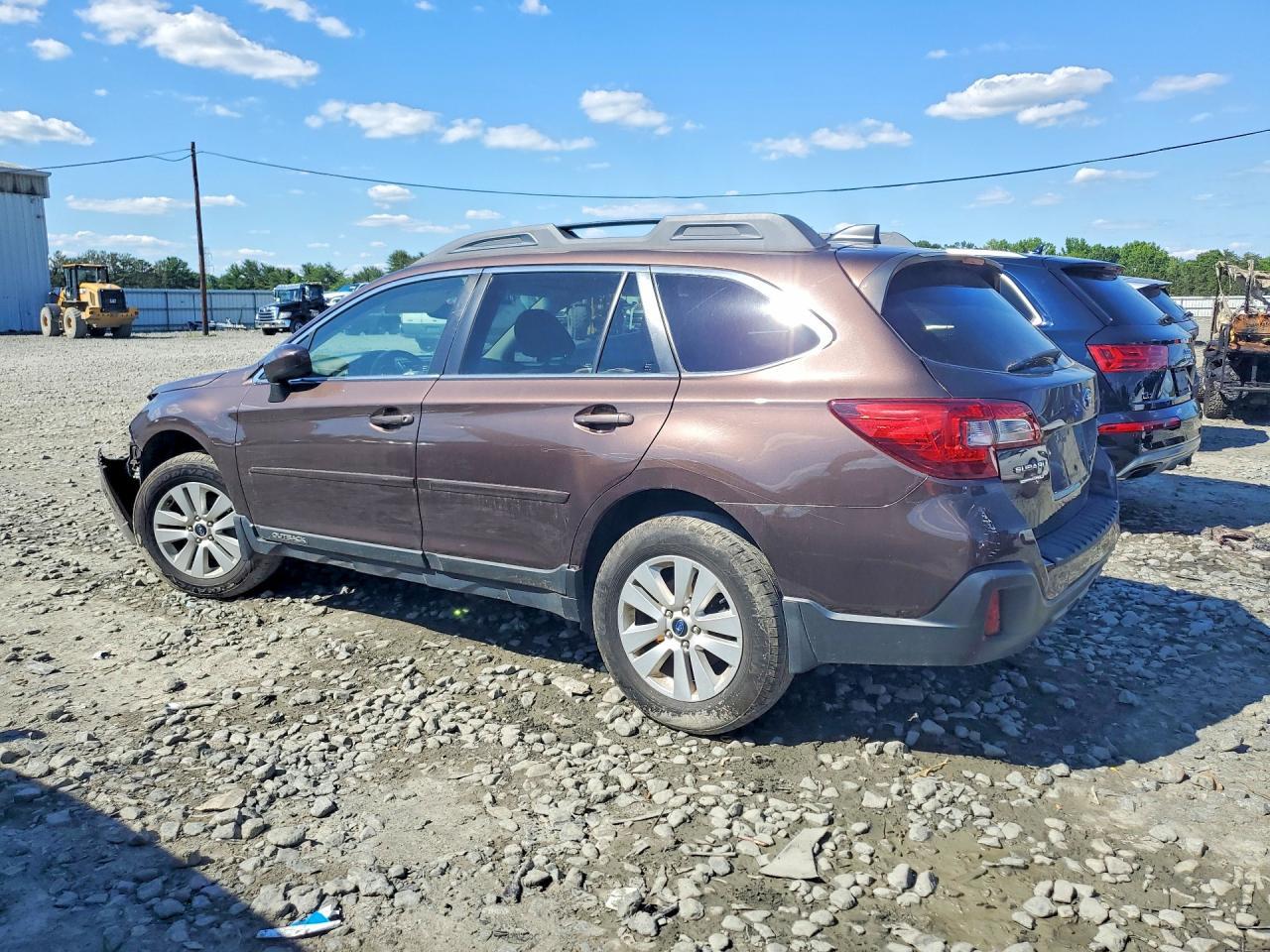 2019 Subaru Outback 2.5I Premium - Image 2