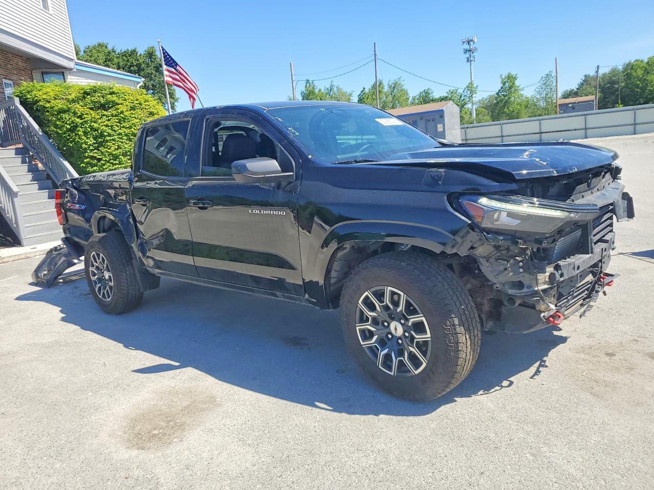 2025 Chevrolet Colorado Z71 - Image 4