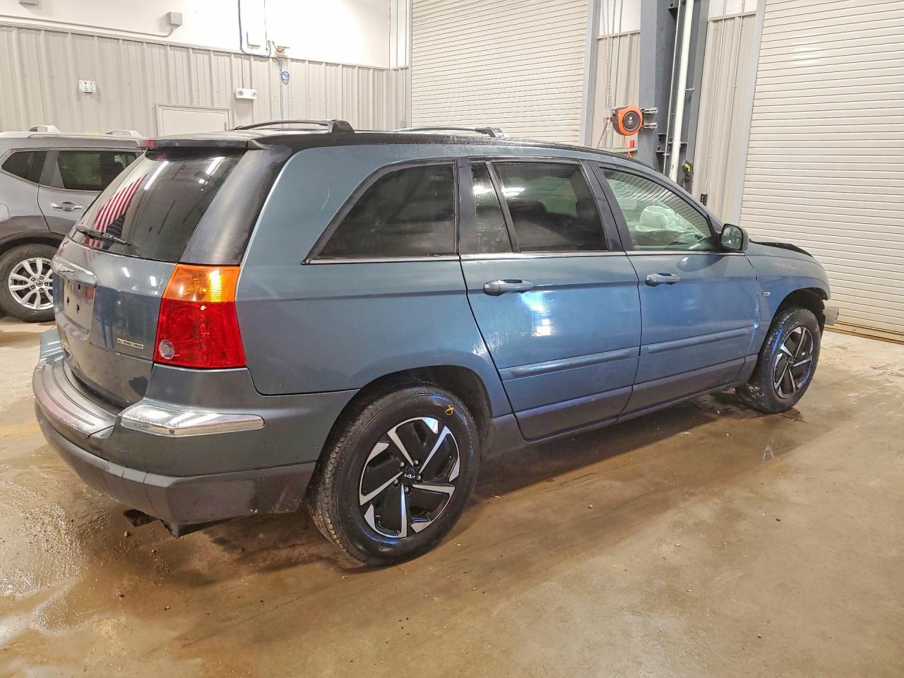 2004 Chrysler Pacifica - Image 3