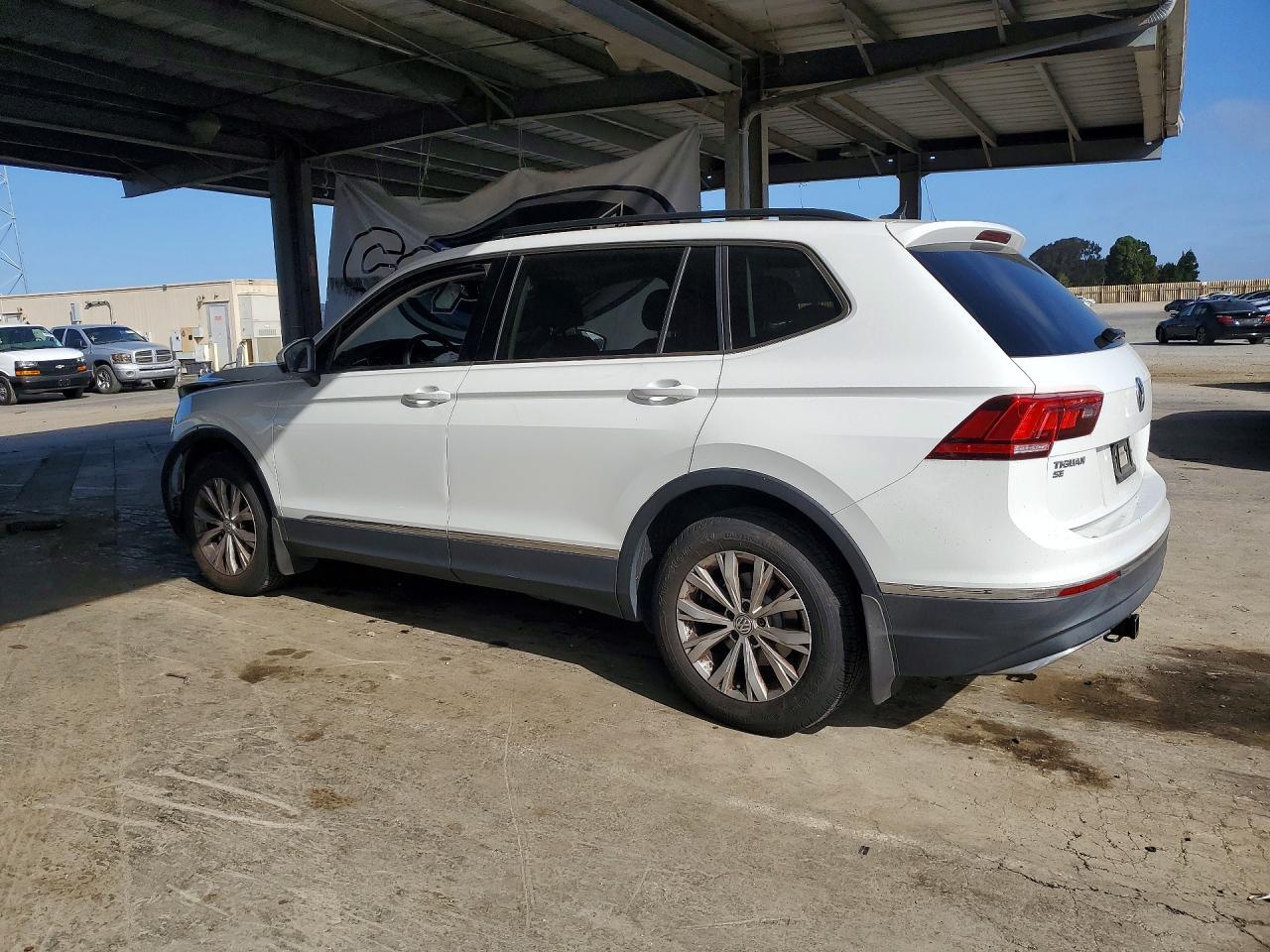 2018 Volkswagen Tiguan Se - Фото 2