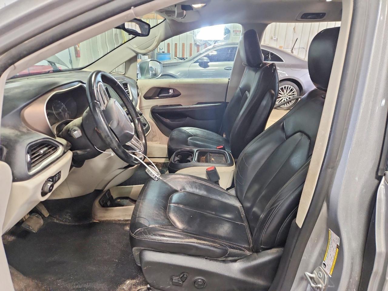 2017 Chrysler Pacifica Touring L - Фото 7