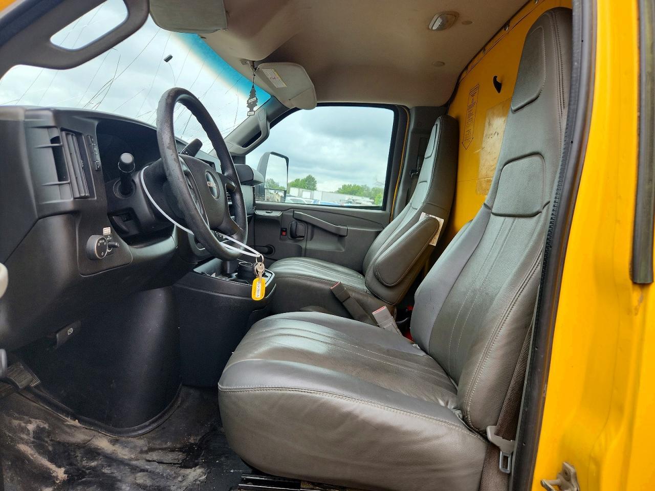 2016 GMC Savana Box Truck - Image 7