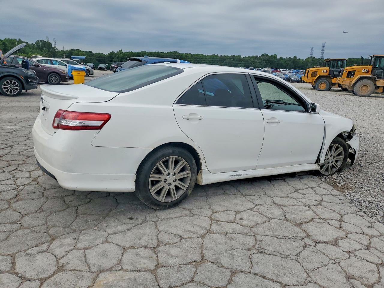 2011 Toyota Camry Se - Фото 3