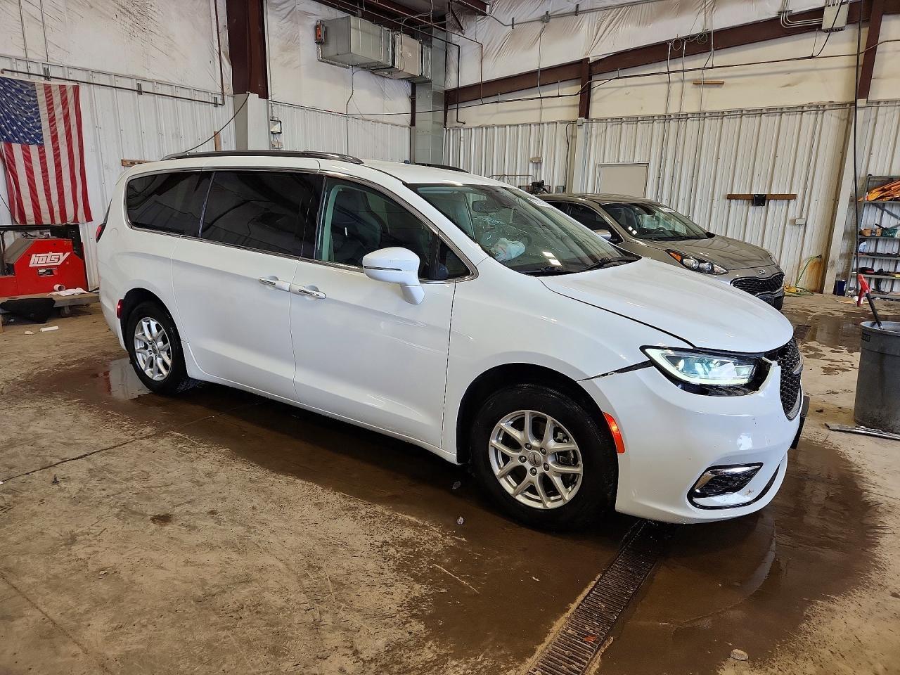 2021 Chrysler Pacifica Touring L - Image 4