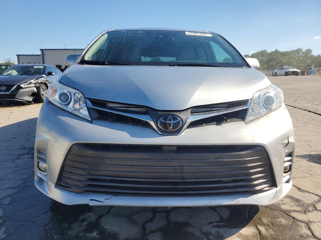 2019 Toyota Sienna Xle Premium 8-Passenger - Image 5