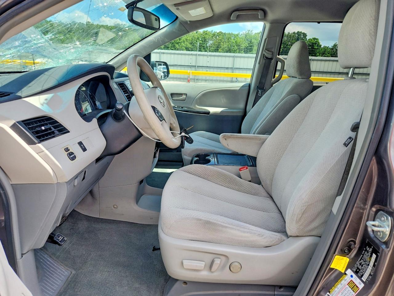 2012 Toyota Sienna Le - Image 7