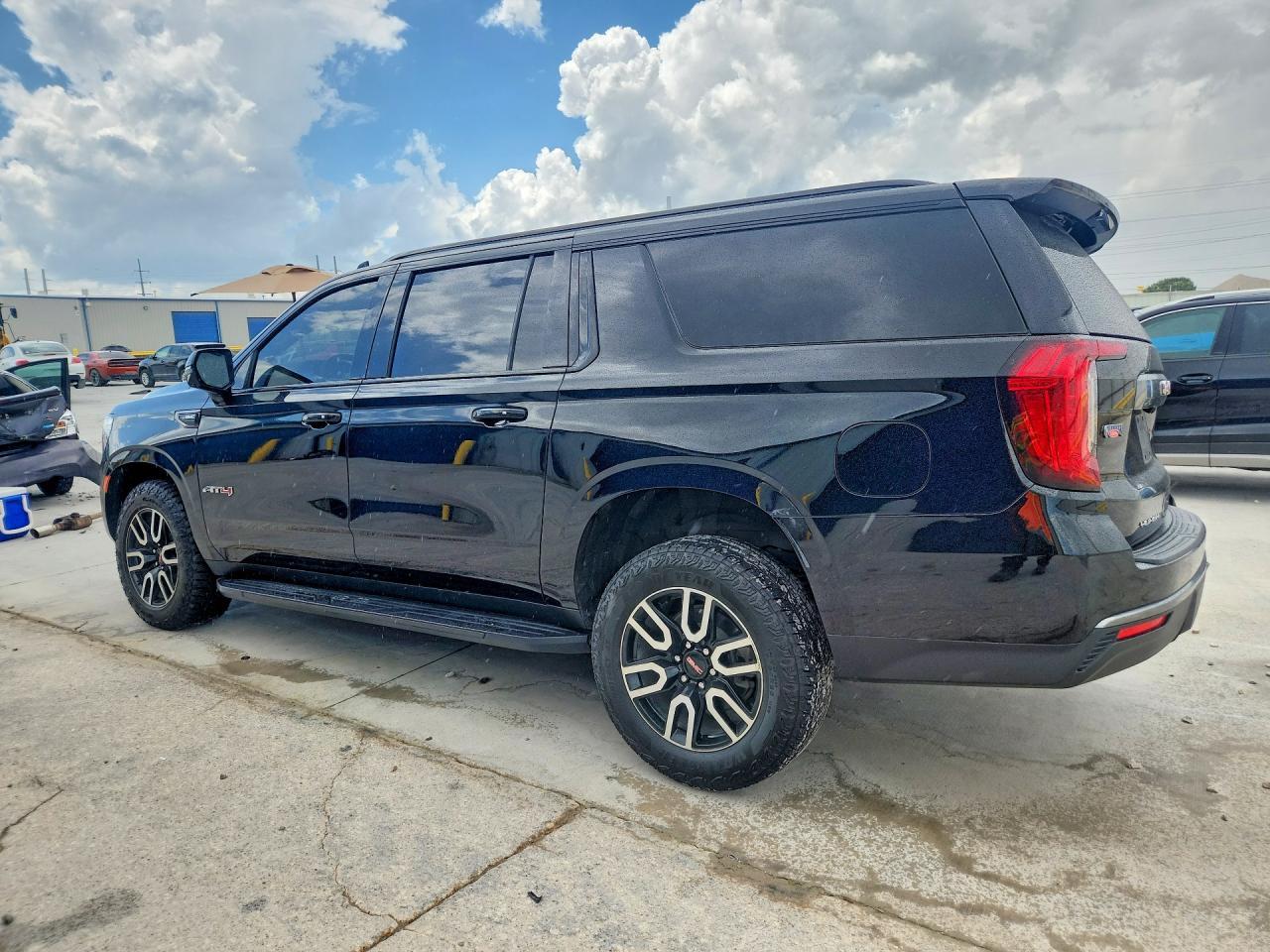 2024 GMC Yukon Xl K1500 At4 - Image 2