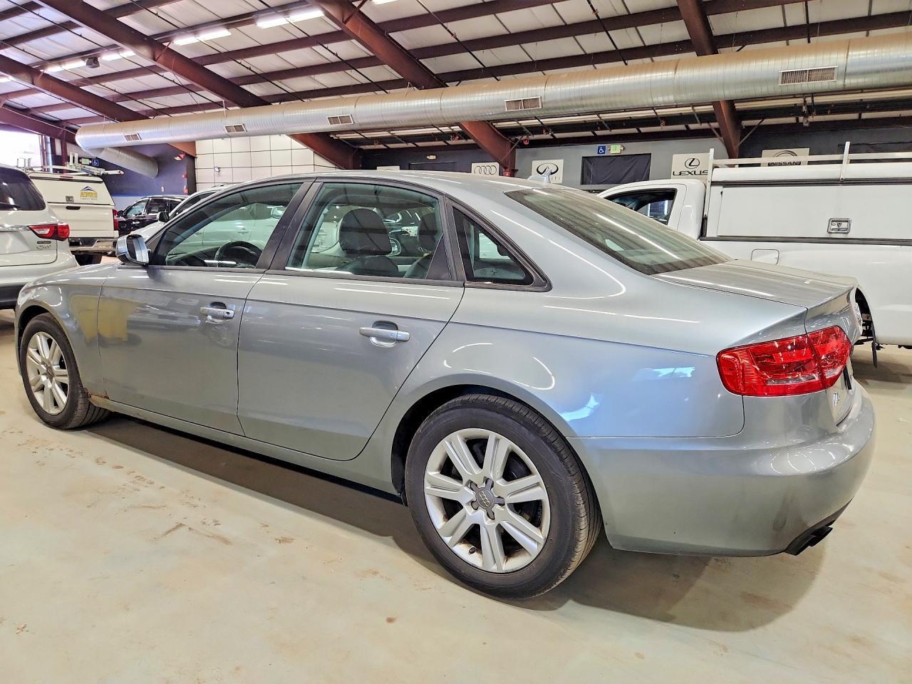2010 Audi A4 Premium - Фото 2