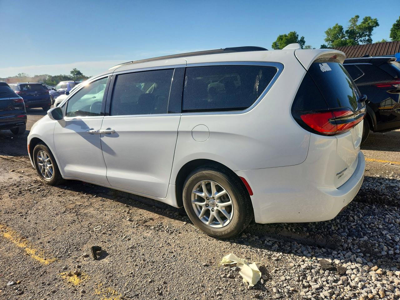 2022 Chrysler Pacifica Touring L - Image 2