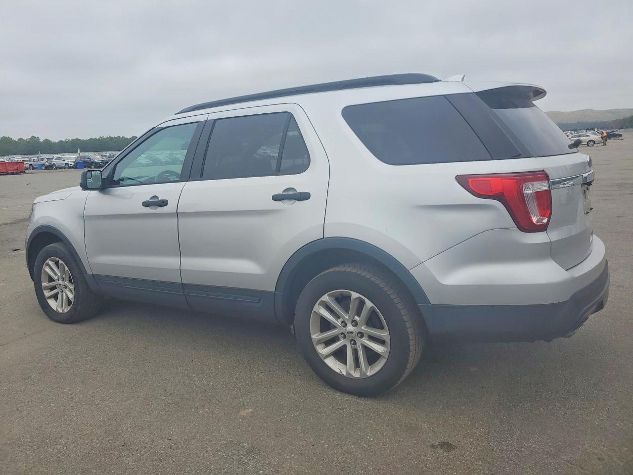 2017 Ford Explorer - Фото 2