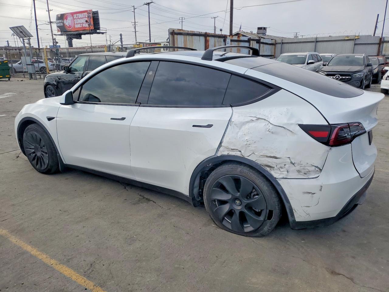 2023 Tesla Model Y - Image 2