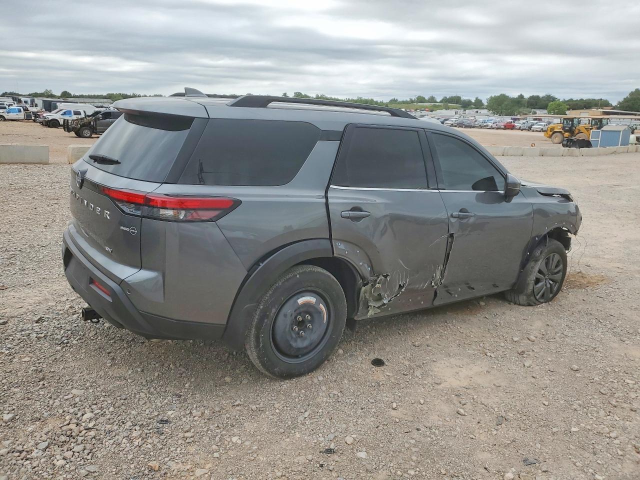 2024 Nissan Pathfinder Sv - Image 3
