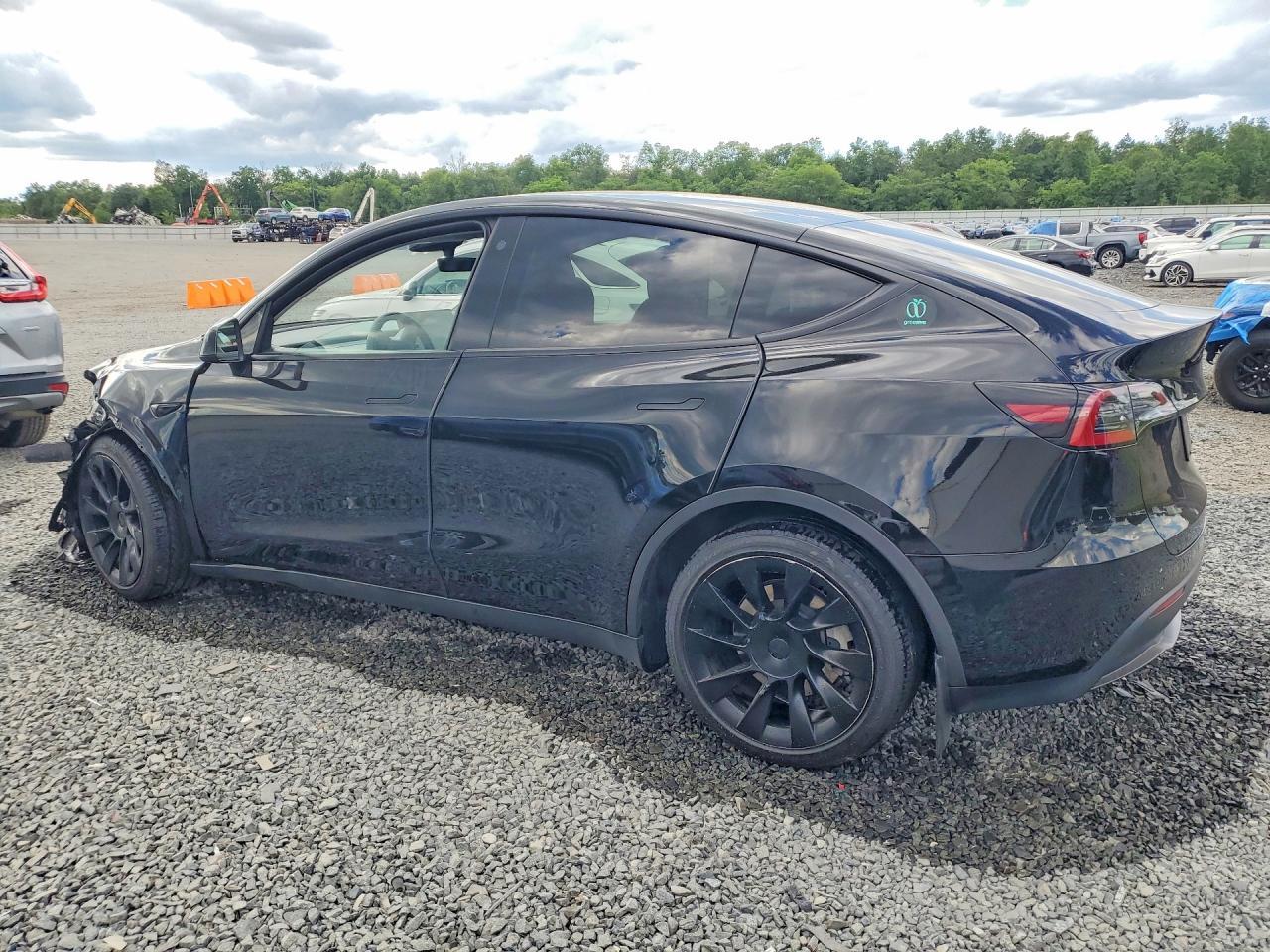 2023 Tesla Model Y - Фото 2