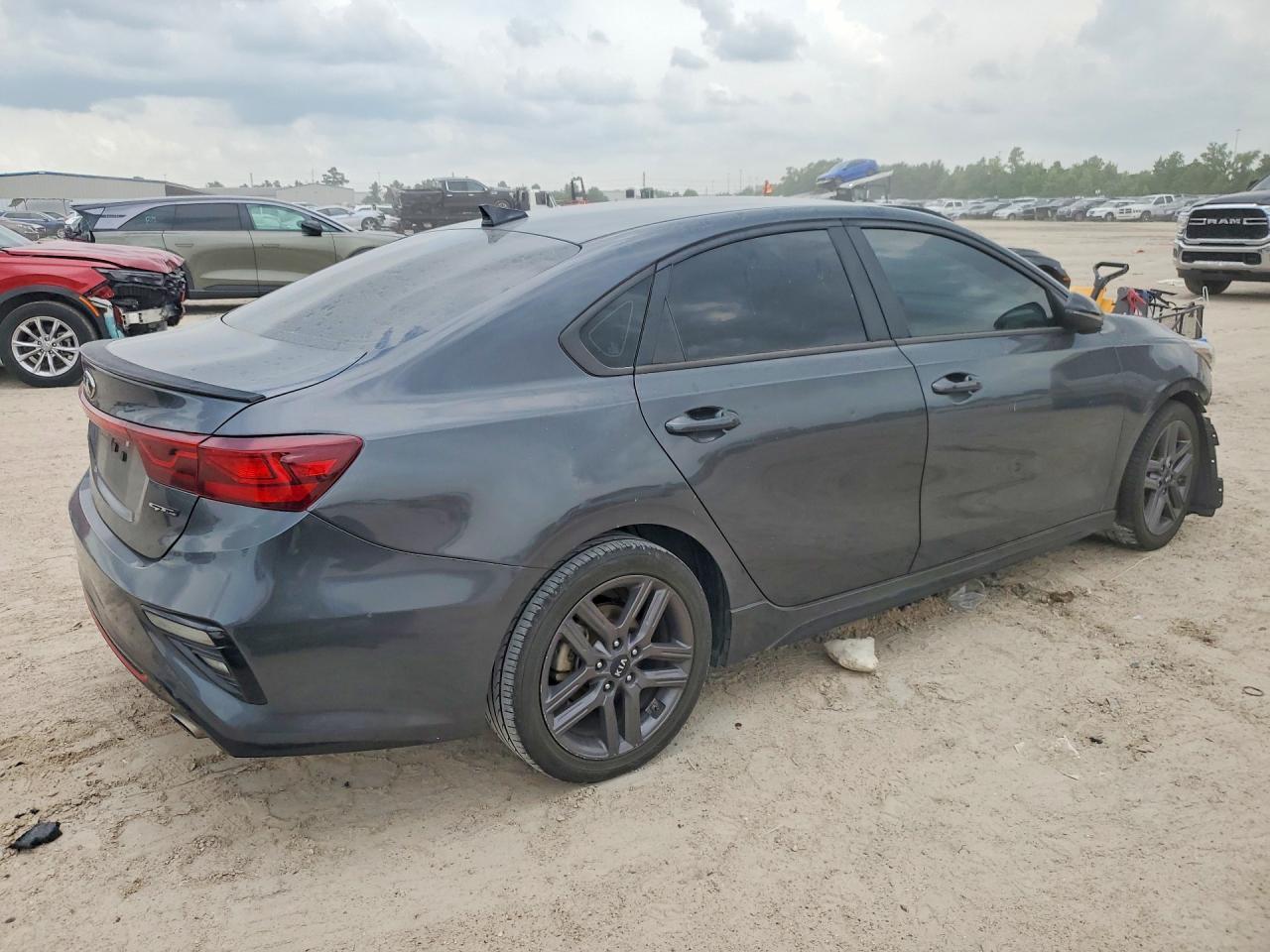 2021 Kia Forte Gt Line - Фото 3