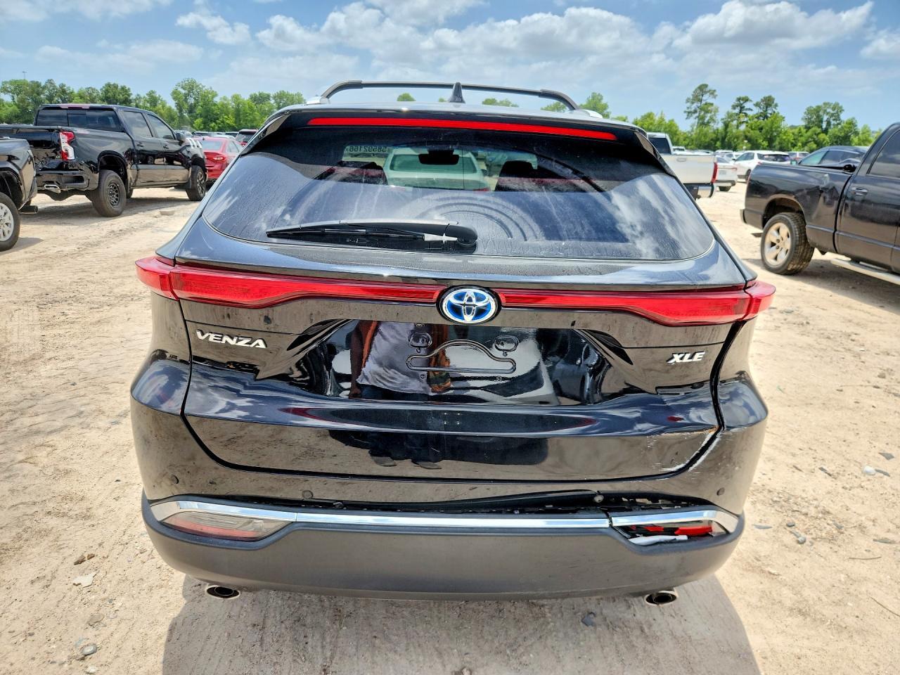 2023 Toyota Venza Xle - Image 6