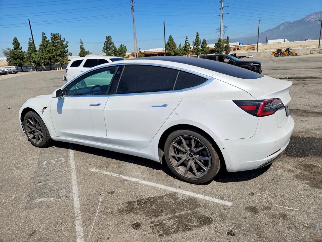 2020 Tesla Model 3 - Фото 2