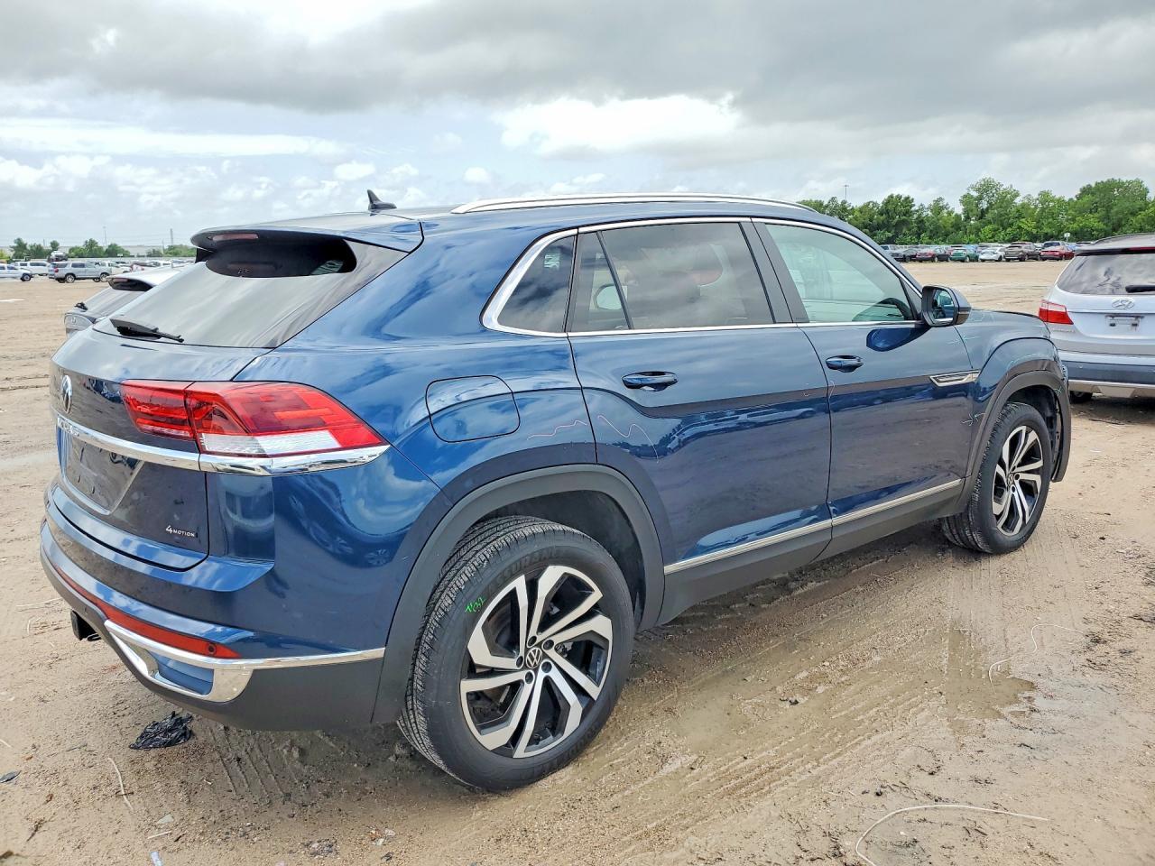 2023 Volkswagen Atlas Cross Sport Sel - Image 3