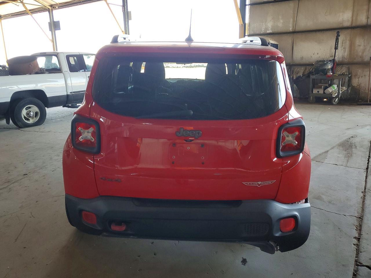 2015 Jeep Renegade Trailhawk - Image 6
