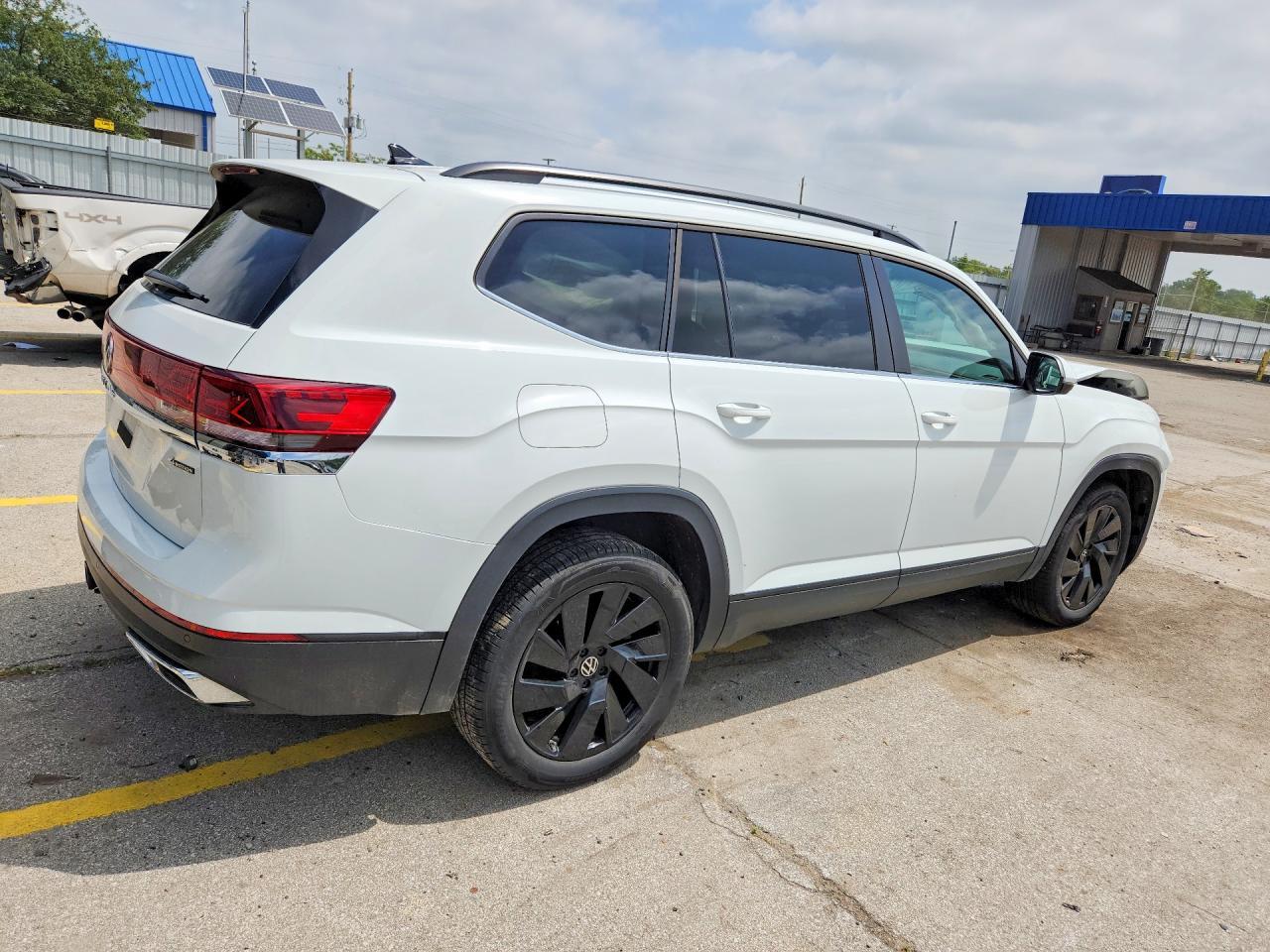 2024 Volkswagen Atlas Se - Image 3