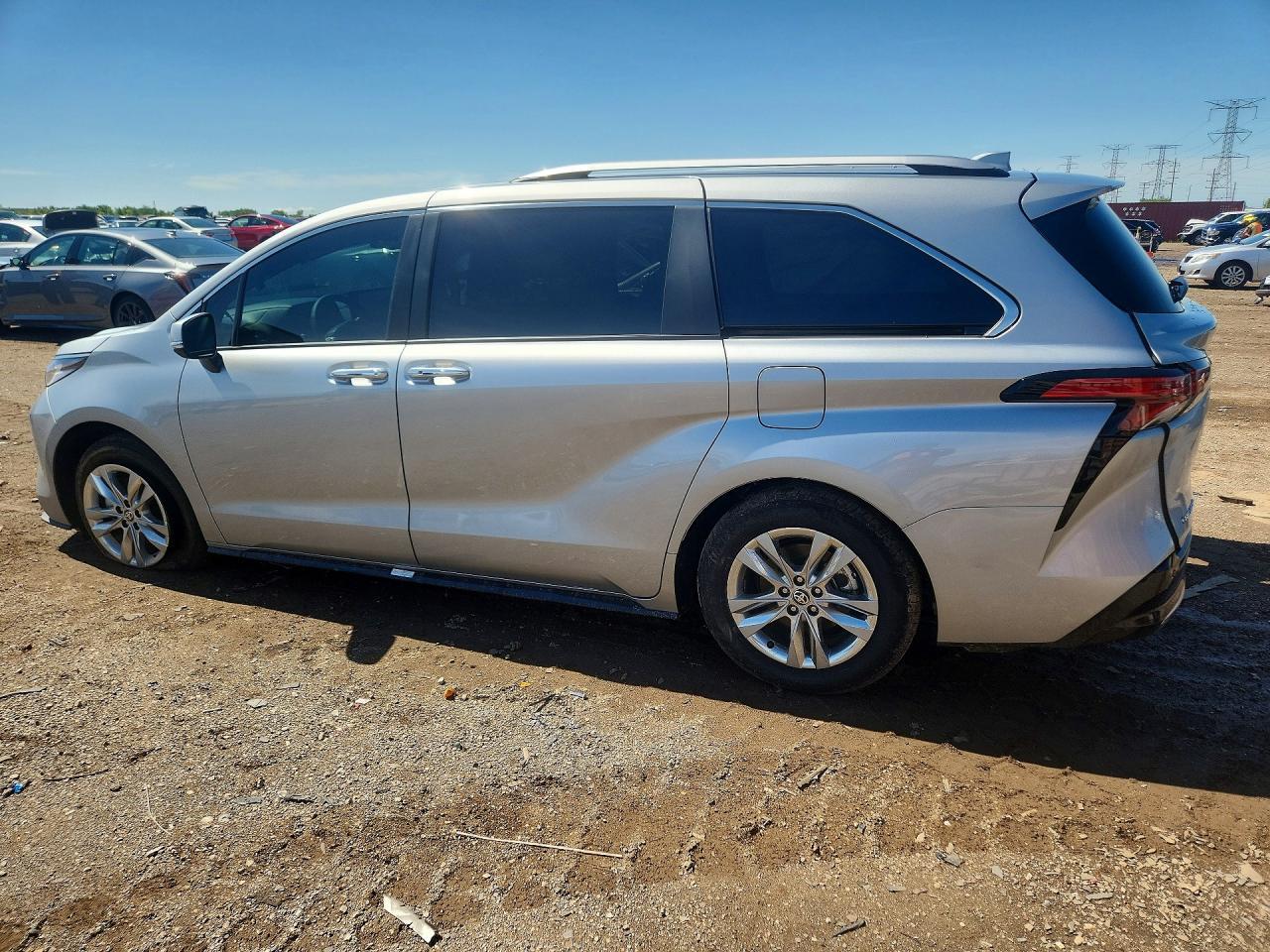 2025 Toyota Sienna Limited 7-Passenger - Фото 2