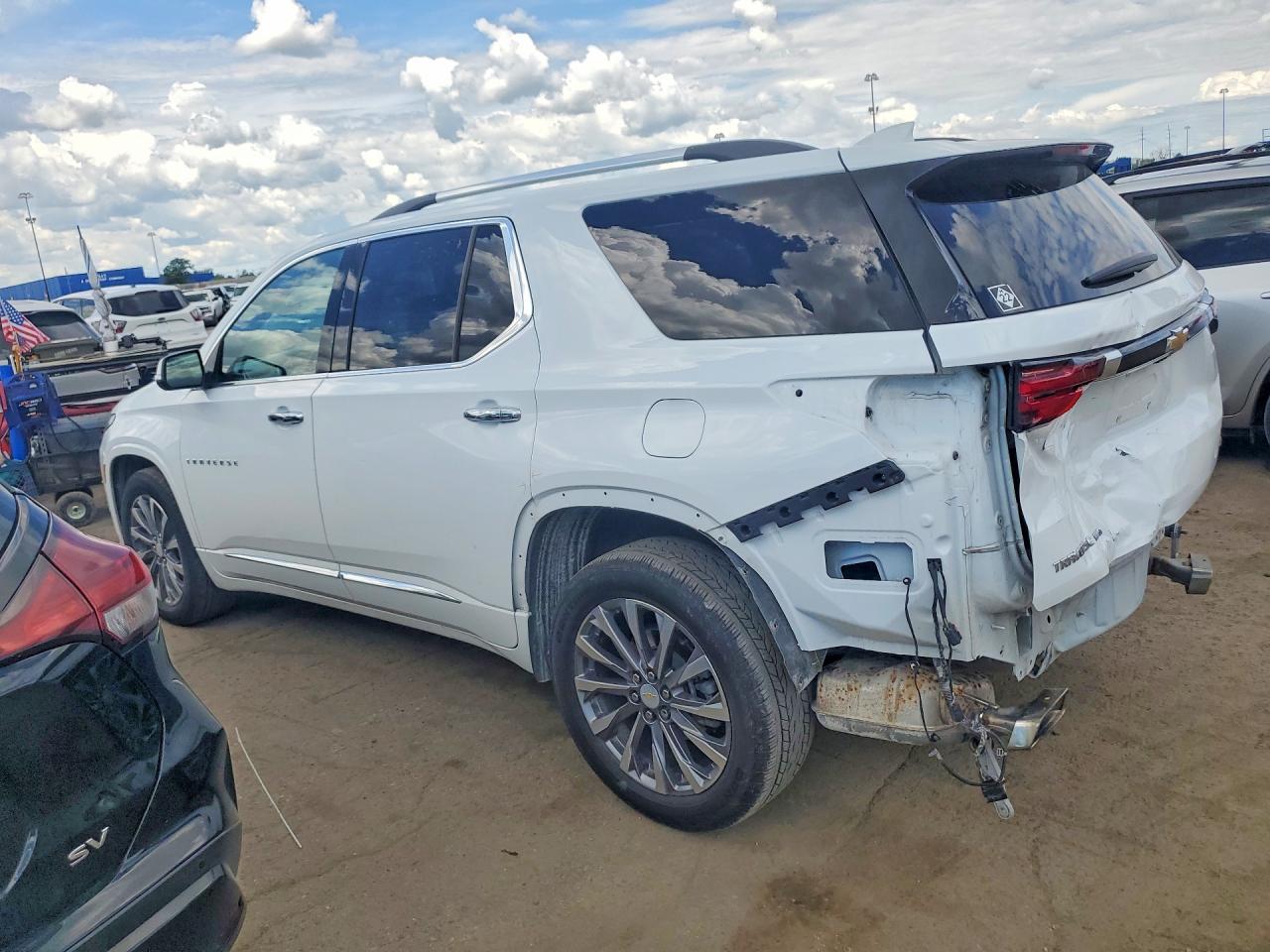 2023 Chevrolet Traverse Premier - Image 2