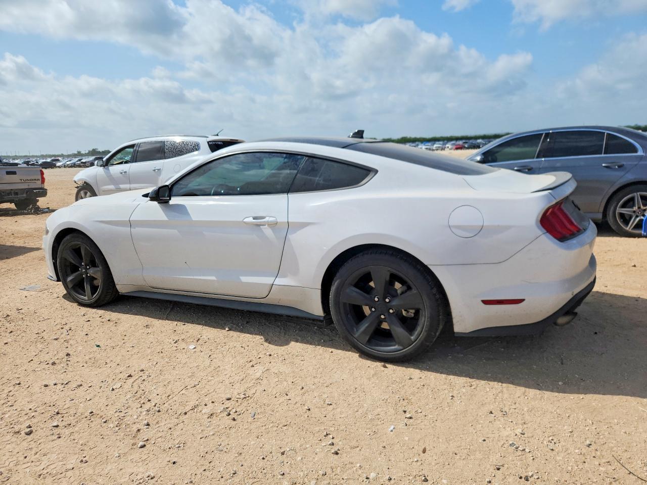 2021 Ford Mustang - Фото 2