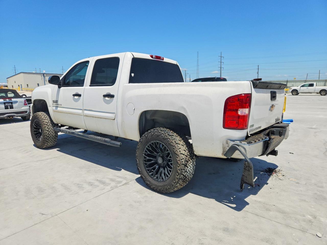 2010 Chevrolet Silverado C1500 Lt - Image 2