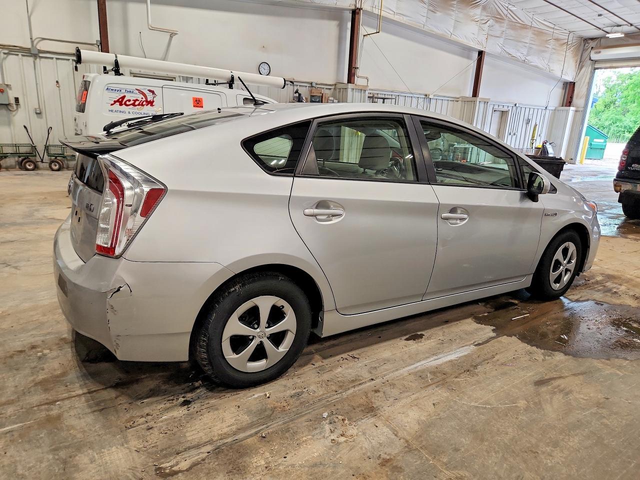 2015 Toyota Prius Two - Фото 3