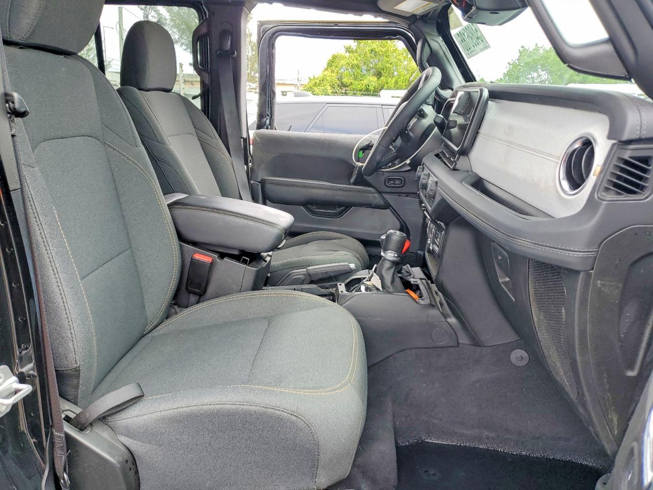 2025 Jeep Wrangler Sahara - Фото 7