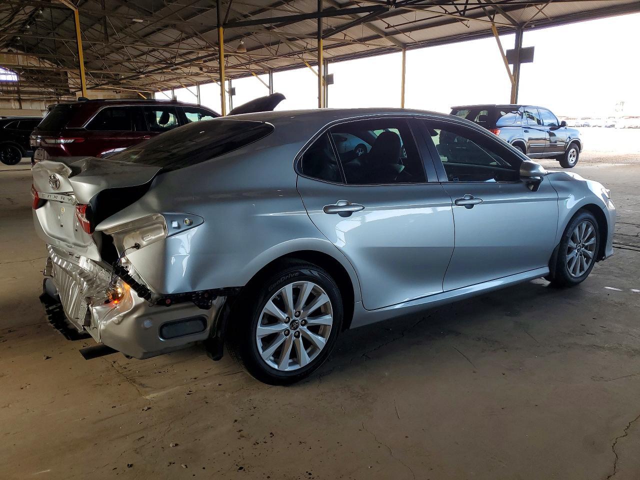 2018 Toyota Camry Le - Фото 3